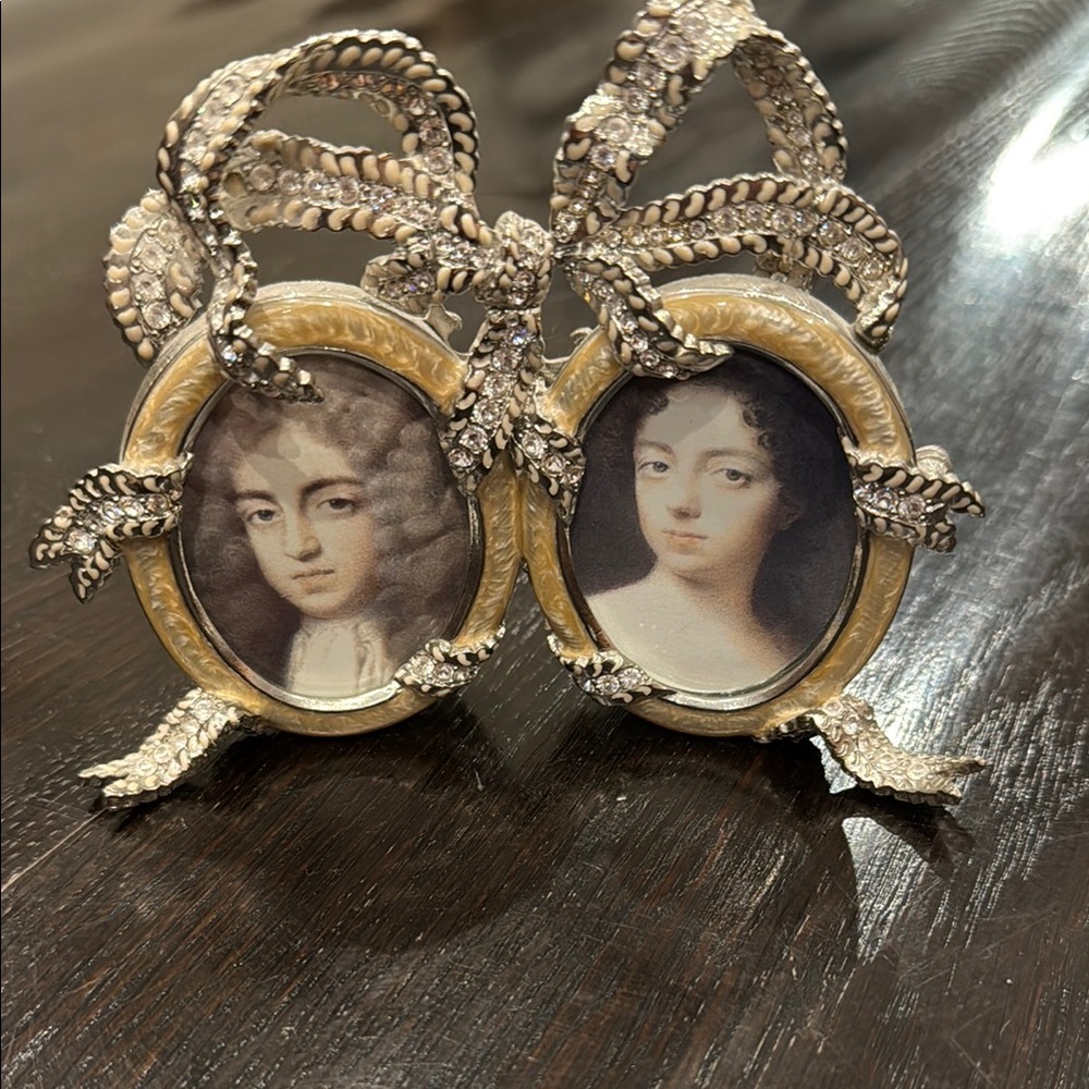 Jay Strongwater Vintage style double frame